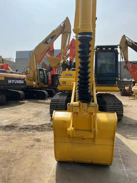 Used Komatsu Pc200-8 Excavator Used Japan Original Komatsu 220 200 Excavator Pc220-8 Excavator Available - Багер: снимка 5 Used Komatsu Pc200-8 Excavator Used Japan Original Komatsu 220 200 Excavator Pc220-8 Excavator Available - Багер: снимка 5