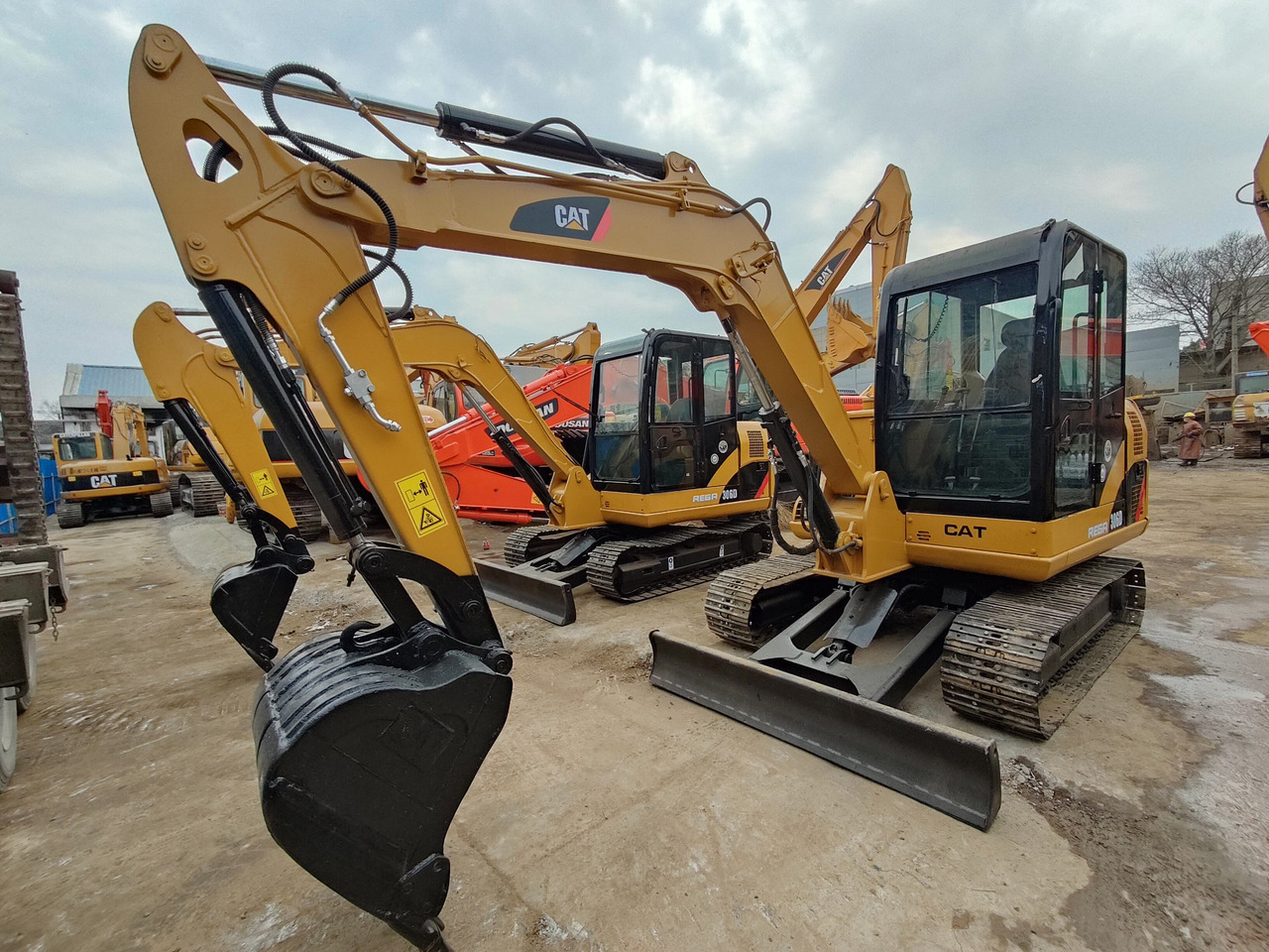 Used Mini cat 306 excavator 6tons excavator on sale - Верижен багер: снимка 2 Used Mini cat 306 excavator 6tons excavator on sale - Верижен багер: снимка 2