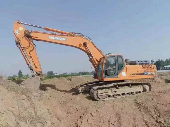 Used Original Korea Doosan 34 Ton Excavator with Cheap Price and Good Condition DOOSAN Dx340LCA Dx225 Dx330 DX360for Sale - Багер: снимка 2 Used Original Korea Doosan 34 Ton Excavator with Cheap Price and Good Condition DOOSAN Dx340LCA Dx225 Dx330 DX360for Sale - Багер: снимка 2