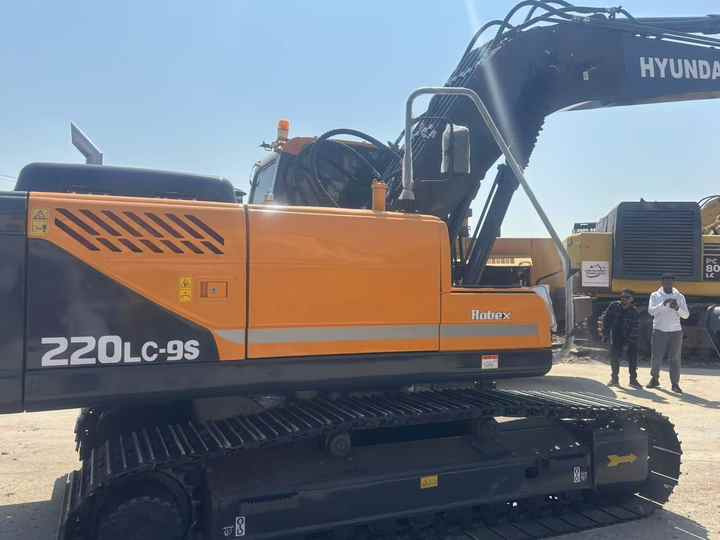 Used Original Korea Multifunction Crawler Excavator Hyundai HX220L High Efficiency Hyundai 225LC 220LC in Good Condition on Sale - Багер: снимка 2 Used Original Korea Multifunction Crawler Excavator Hyundai HX220L High Efficiency Hyundai 225LC 220LC in Good Condition on Sale - Багер: снимка 2
