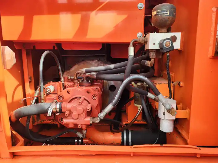 Well-maintained Cheap Price Korea Original Used Doosan Dh150,Dh150lc-7 Crawler Excavator in Shanghai - Верижен багер: снимка 3 Well-maintained Cheap Price Korea Original Used Doosan Dh150,Dh150lc-7 Crawler Excavator in Shanghai - Верижен багер: снимка 3