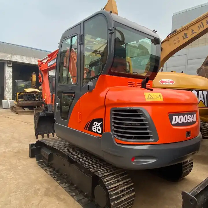 Dx60 dx55 ON SALE Doosan 6ton dx60 Used excavator in stock - Верижен багер: снимка 2 Dx60 dx55 ON SALE Doosan 6ton dx60 Used excavator in stock - Верижен багер: снимка 2