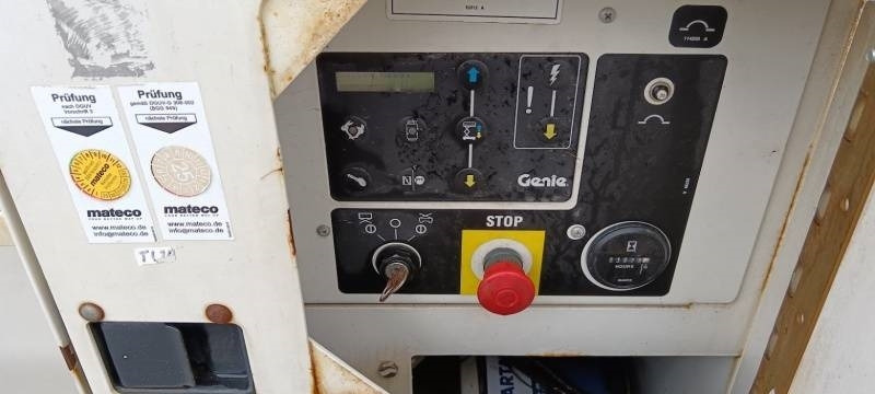 Ножична работна платформа Genie GS3390 - 12,06 m - 4x4 - diesel: снимка 15