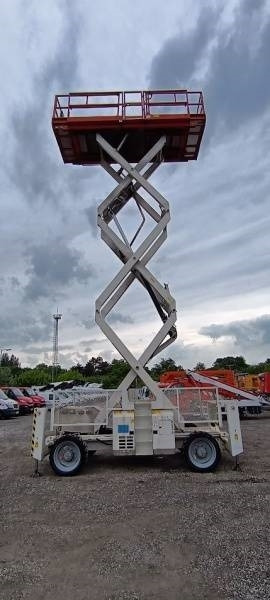 Ножична работна платформа Genie GS3390 - 12,06 m - 4x4 - diesel: снимка 9