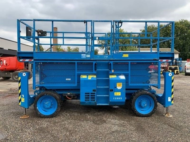 Genie GS4390 - 15,11m, diesel, 4x4 - Ножична работна платформа: снимка 4 Genie GS4390 - 15,11m, diesel, 4x4 - Ножична работна платформа: снимка 4