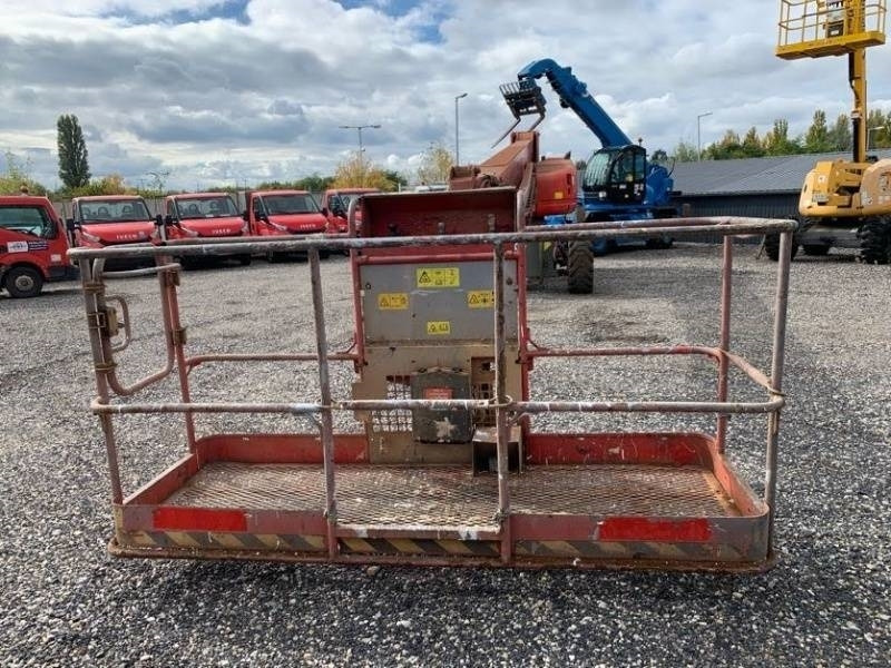 Genie S-105 - 34 m - 4x4 - diesel  - Артикулираща платформа: снимка 3 Genie S-105 - 34 m - 4x4 - diesel  - Артикулираща платформа: снимка 3