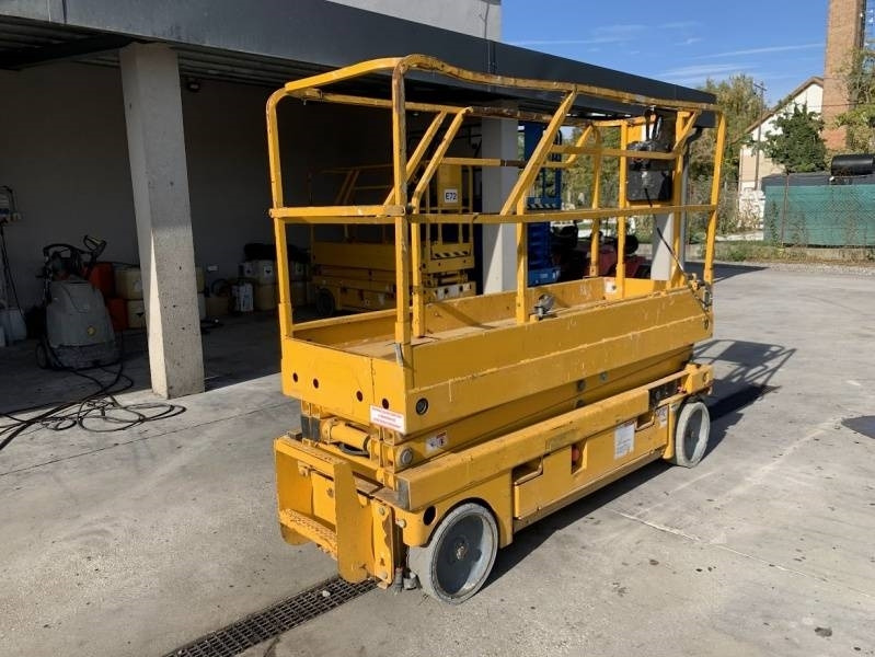 Haulotte Compact 8 - 8m, electric - Ножична работна платформа: снимка 2 Haulotte Compact 8 - 8m, electric - Ножична работна платформа: снимка 2