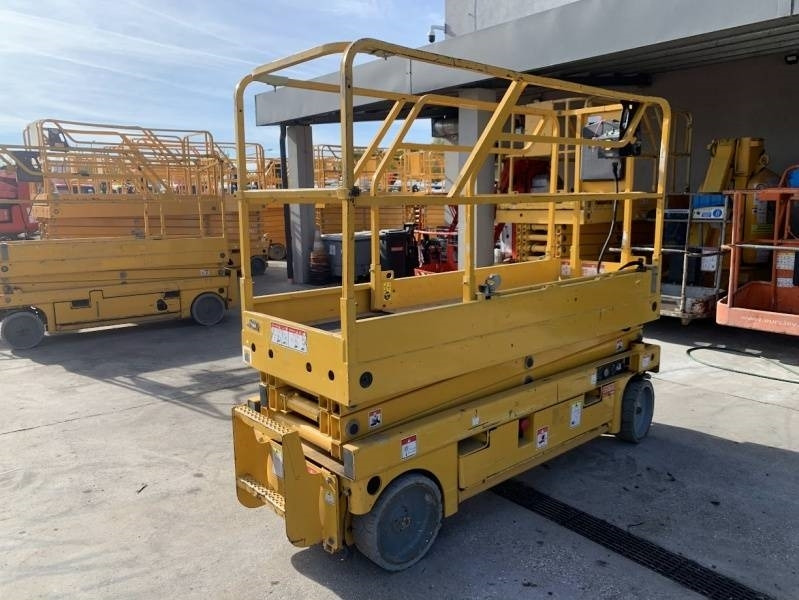Haulotte Compact 8 - 8m, electric - Ножична работна платформа: снимка 2 Haulotte Compact 8 - 8m, electric - Ножична работна платформа: снимка 2