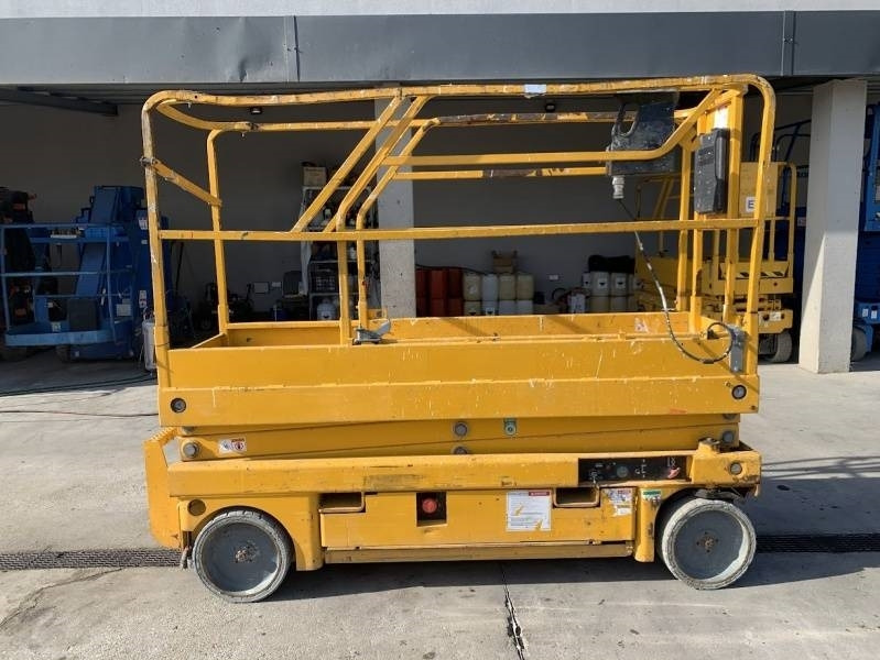 Haulotte Compact 8 - 8m, electric - Ножична работна платформа: снимка 4 Haulotte Compact 8 - 8m, electric - Ножична работна платформа: снимка 4