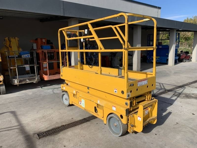 Haulotte Compact 8 - 8m, electric - Ножична работна платформа: снимка 1 Haulotte Compact 8 - 8m, electric - Ножична работна платформа: снимка 1