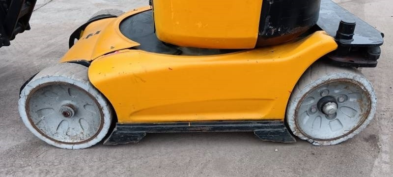 Артикулираща платформа Manitou 100VJR Evolution - 9,9 m - electric: снимка 11 Артикулираща платформа Manitou 100VJR Evolution - 9,9 m - electric: снимка 11