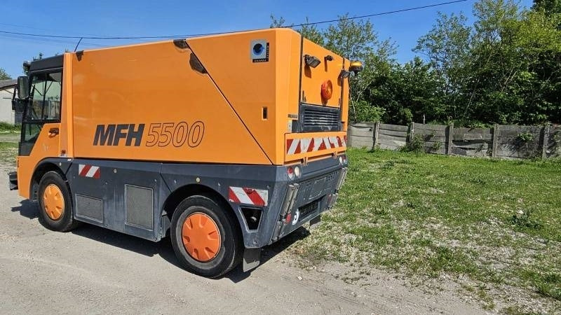 Mfh 5500 sweeper - with air conditionier - Мотометачна машина: снимка 4 Mfh 5500 sweeper - with air conditionier - Мотометачна машина: снимка 4
