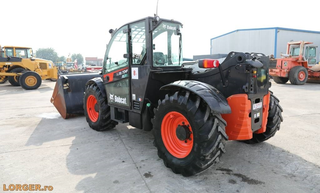 Bobcat TL38.70HF - Телескопичен товарач: снимка 2 Bobcat TL38.70HF - Телескопичен товарач: снимка 2