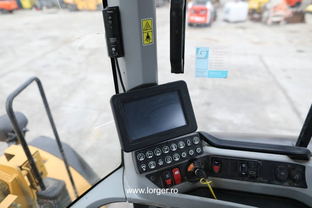 Колесен товарач CAT 938 M: снимка 22