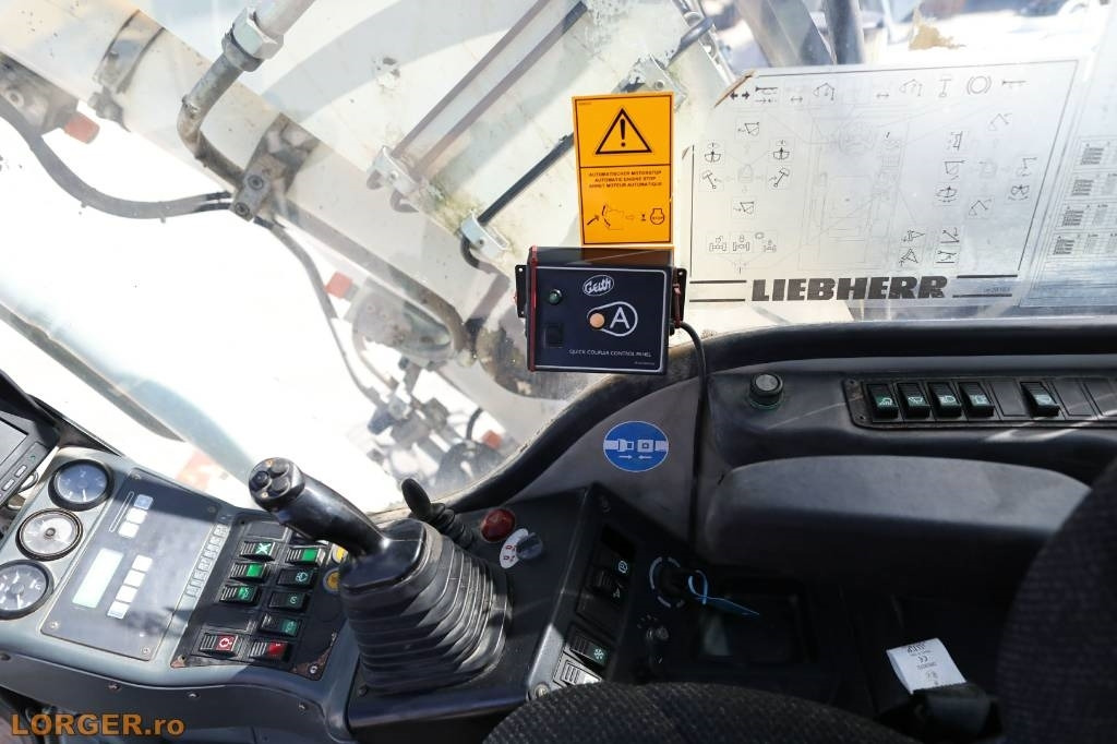 Колесен багер Liebherr A 314: снимка 13