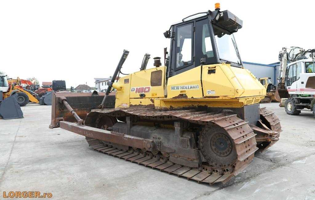 New Holland D 180 - Булдозер: снимка 3 New Holland D 180 - Булдозер: снимка 3