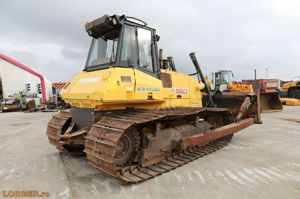 New Holland D 180 - Булдозер: снимка 2 New Holland D 180 - Булдозер: снимка 2
