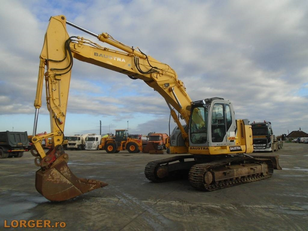 New Holland E 235 B SR-2* Blade - Верижен багер: снимка 2 New Holland E 235 B SR-2* Blade - Верижен багер: снимка 2