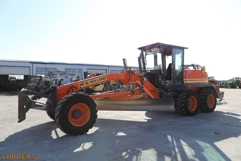 New Holland F 156.6 A with 3D GPS System - Грейдер: снимка 4 New Holland F 156.6 A with 3D GPS System - Грейдер: снимка 4