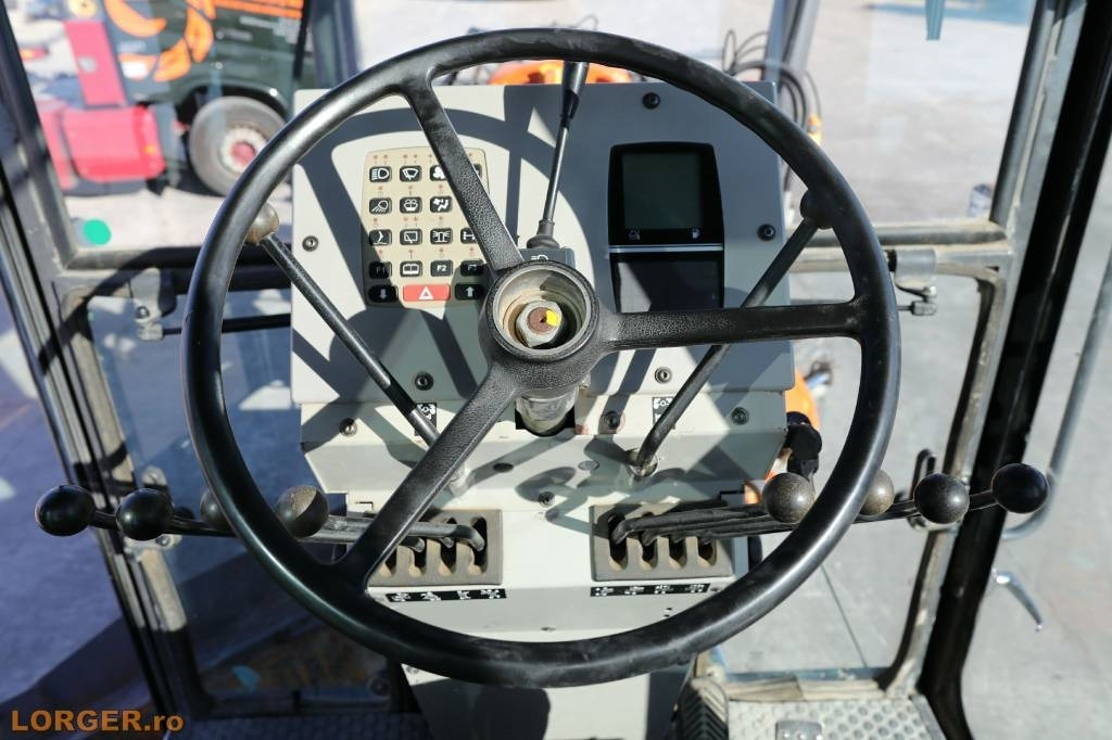Грейдер New Holland F 156.6 A with 3D GPS System: снимка 27