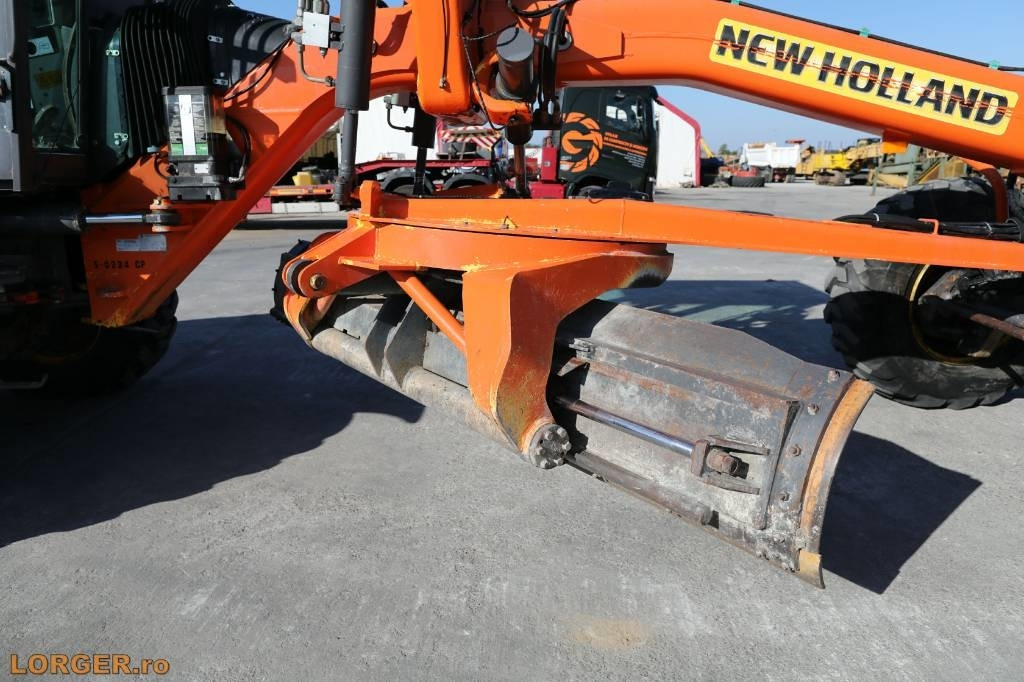 Грейдер New Holland F 156.6 A with 3D GPS System: снимка 16