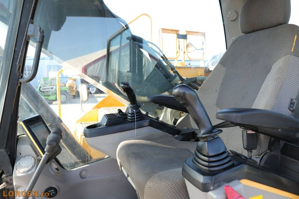 Верижен багер Volvo EC 300 EL: снимка 13