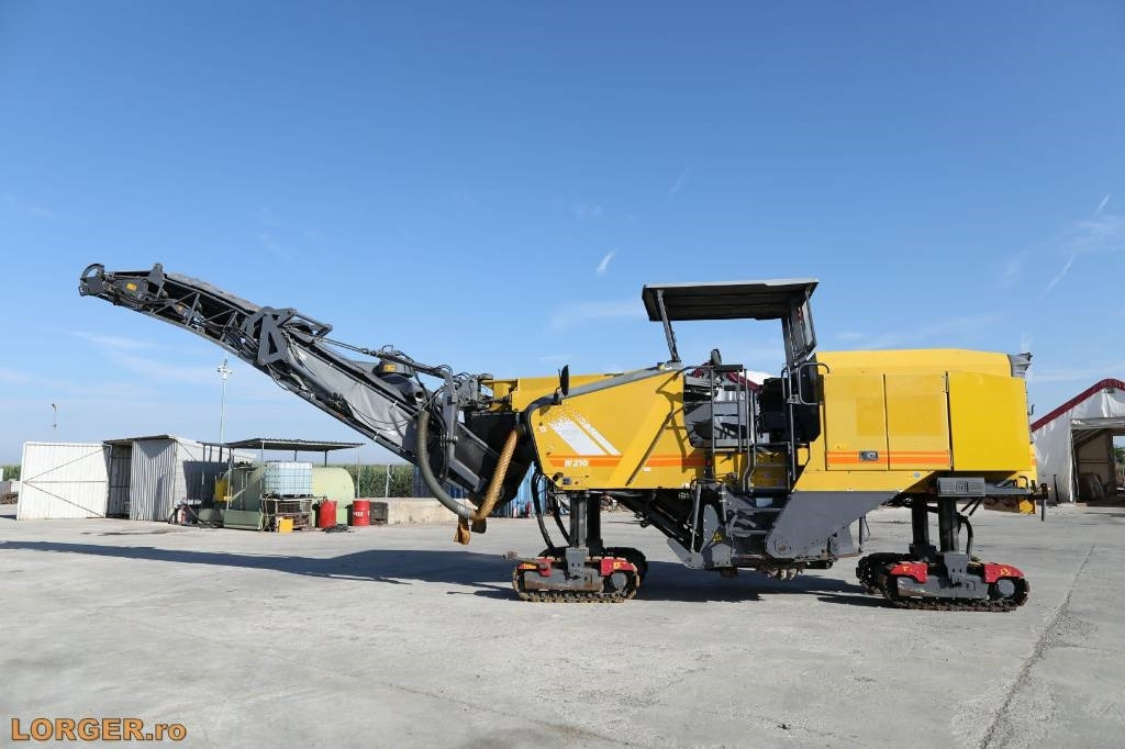 Wirtgen W 210 - Пътна фреза: снимка 1 Wirtgen W 210 - Пътна фреза: снимка 1