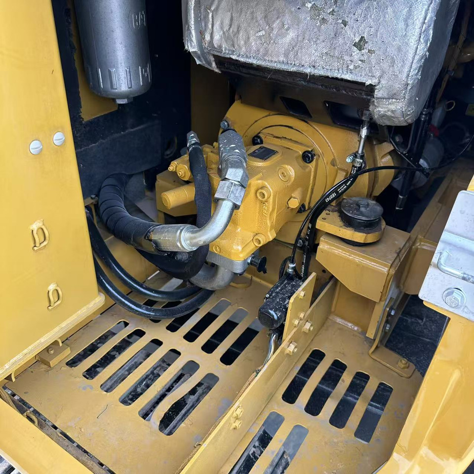 CAT 305.5E - Мини багер: снимка 2 CAT 305.5E - Мини багер: снимка 2