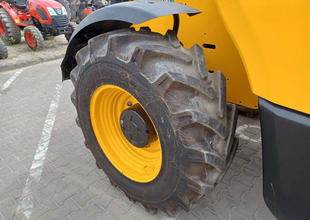 Телескопичен товарач JCB 531-70: снимка 11