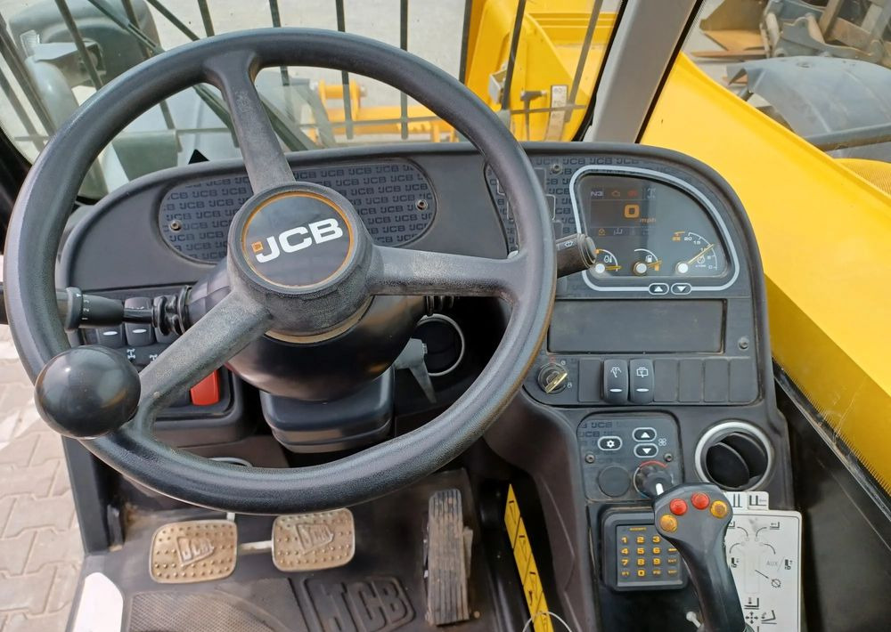 Телескопичен товарач JCB 531-70: снимка 13