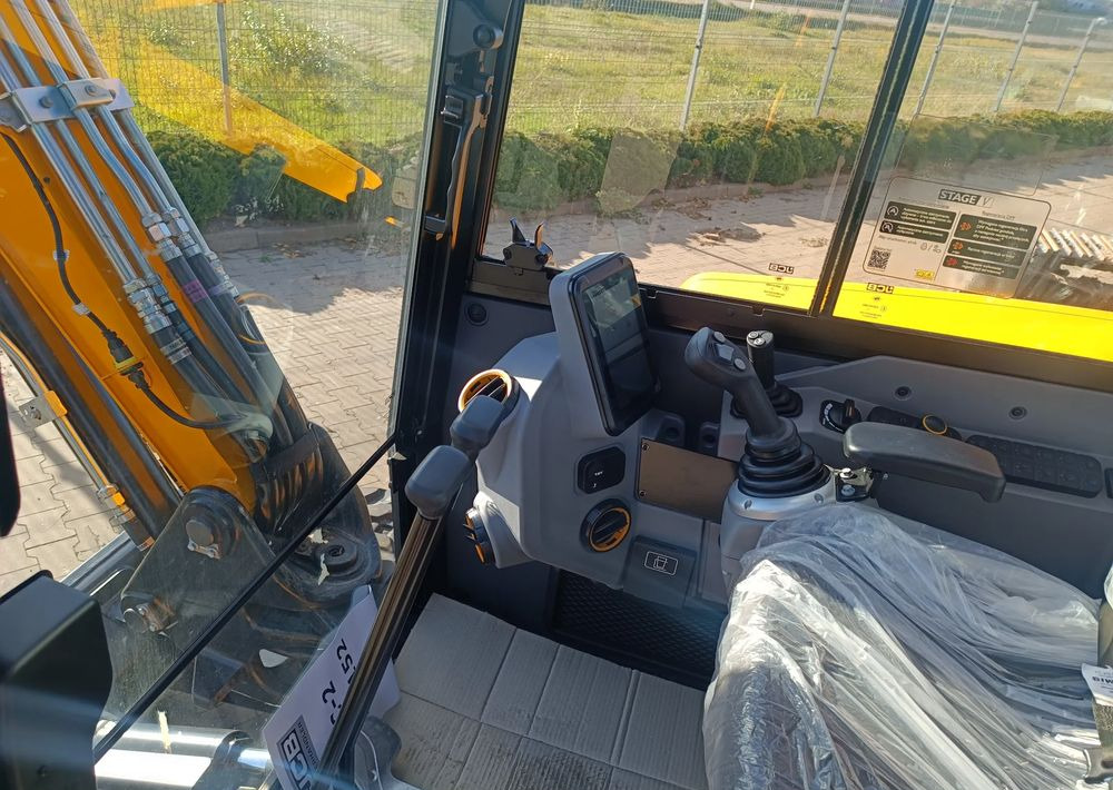 Нови Верижен багер JCB 60C-2: снимка 10