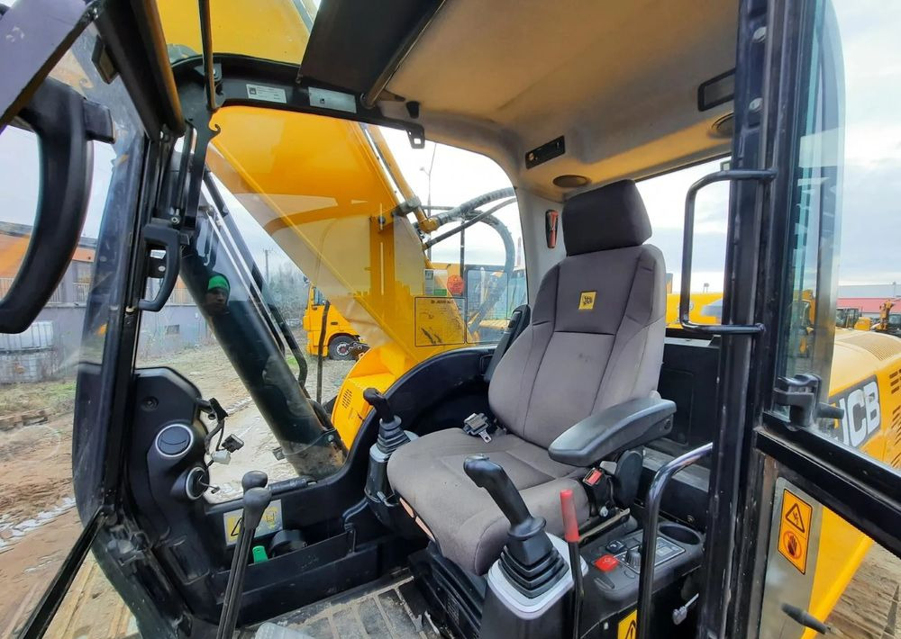 JCB JS 220 - Верижен багер: снимка 3 JCB JS 220 - Верижен багер: снимка 3