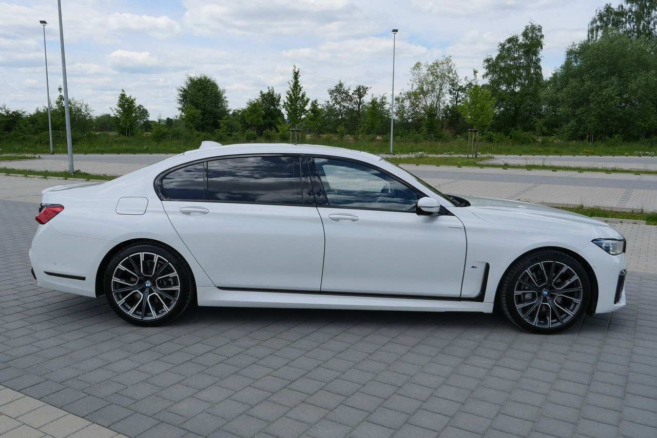 BMW 730Ld XDRIVE /VOLL/REAR ENTERT. /LANGSTRECKE 48V - Седан: снимка 3 BMW 730Ld XDRIVE /VOLL/REAR ENTERT. /LANGSTRECKE 48V - Седан: снимка 3