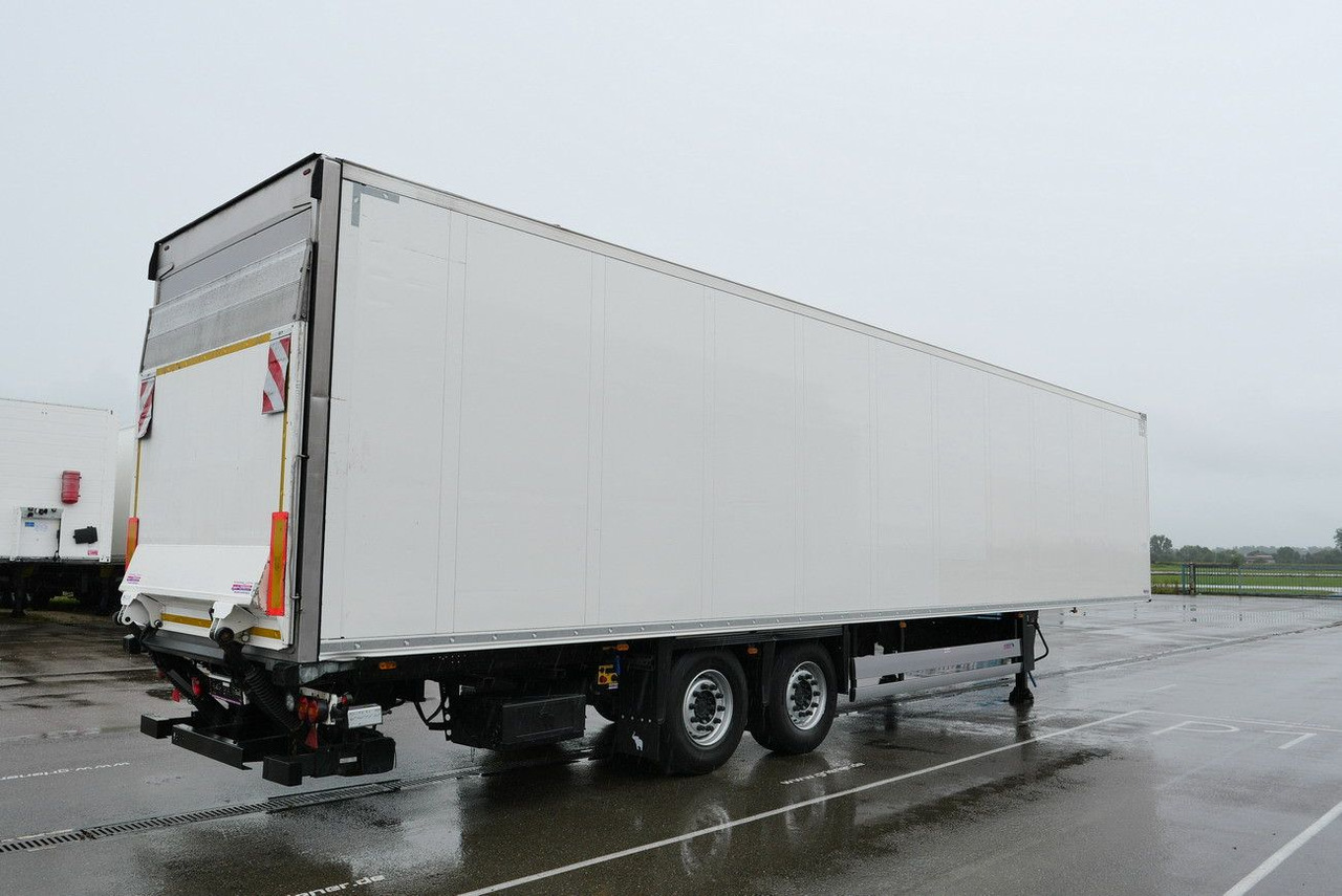 Schmitz Cargobull SKO 18 /LBW BÄR 2500 kg / CARRIER 1550 / LIFT - Рефрижератор полуремарке: снимка 2 Schmitz Cargobull SKO 18 /LBW BÄR 2500 kg / CARRIER 1550 / LIFT - Рефрижератор полуремарке: снимка 2