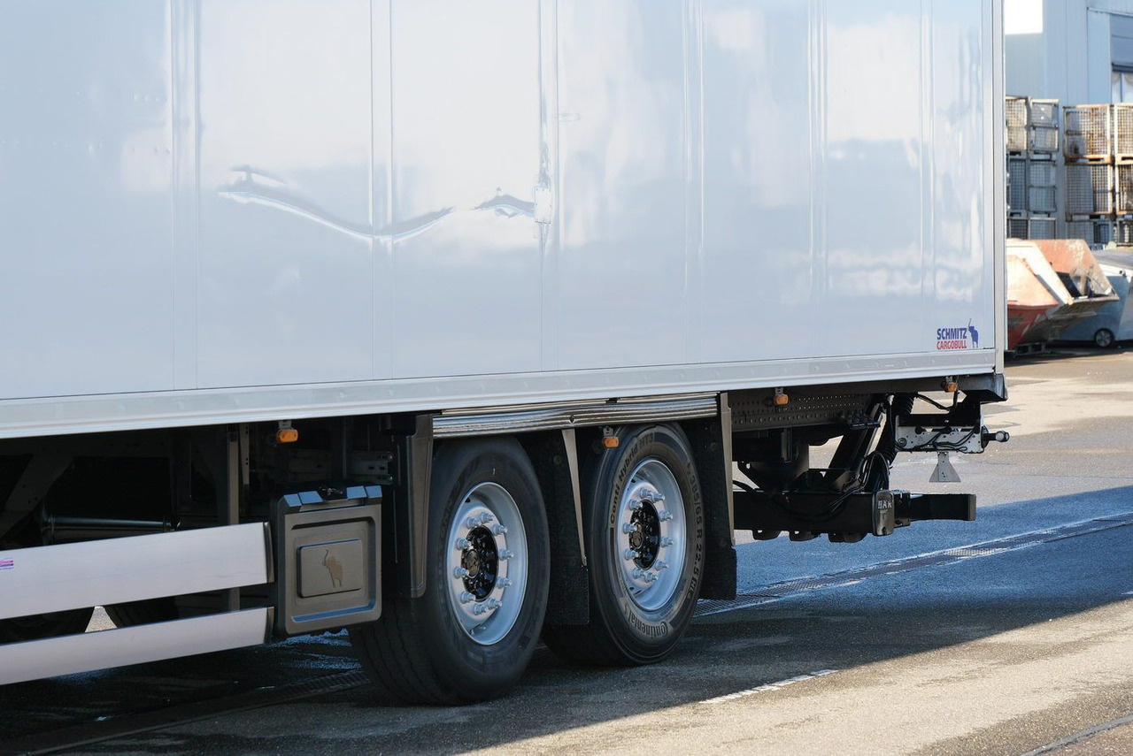 Затворена каросерия полуремарке Schmitz Cargobull SKO 18 /LBW BÄR 2500 kg / CARRIER 1550 / ROLLTOR: снимка 9 Затворена каросерия полуремарке Schmitz Cargobull SKO 18 /LBW BÄR 2500 kg / CARRIER 1550 / ROLLTOR: снимка 9