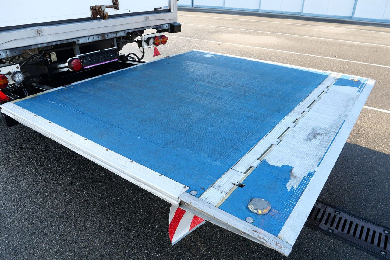 Затворена каросерия полуремарке Schmitz Cargobull SKO 18 /LBW BÄR 2500 kg / CARRIER 1550 / ROLLTOR: снимка 23 Затворена каросерия полуремарке Schmitz Cargobull SKO 18 /LBW BÄR 2500 kg / CARRIER 1550 / ROLLTOR: снимка 23