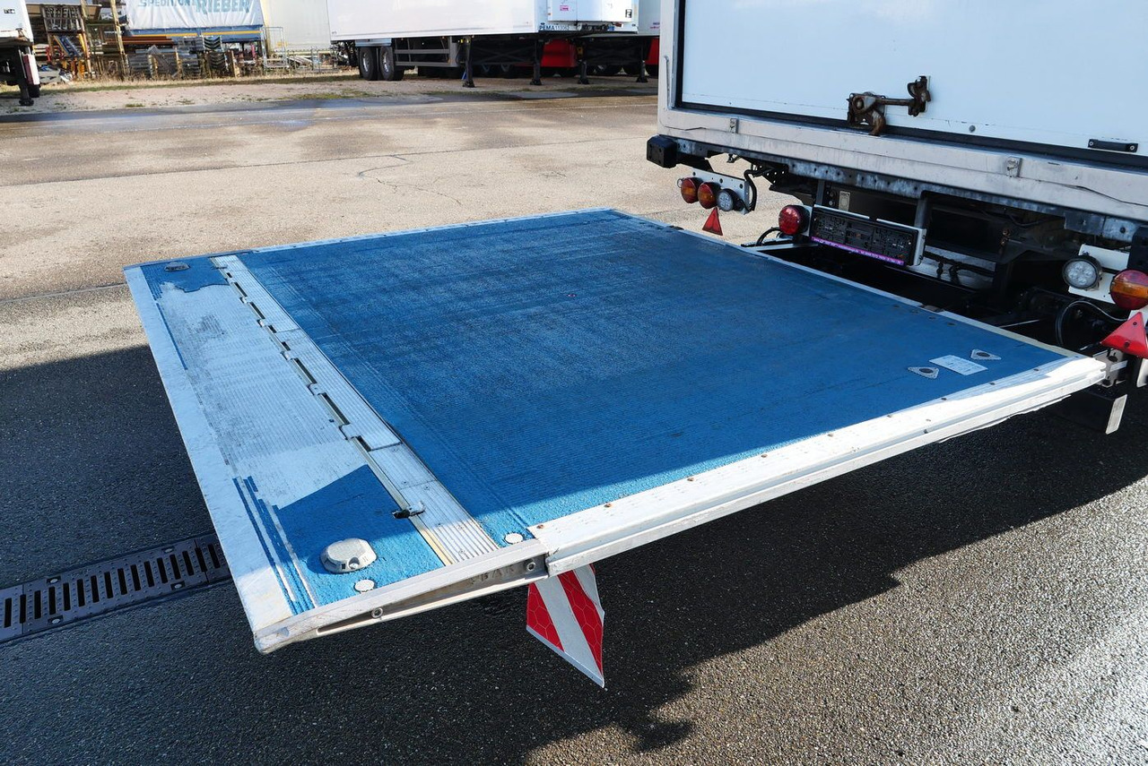 Затворена каросерия полуремарке Schmitz Cargobull SKO 18 /LBW BÄR 2500 kg / CARRIER 1550 / ROLLTOR: снимка 21 Затворена каросерия полуремарке Schmitz Cargobull SKO 18 /LBW BÄR 2500 kg / CARRIER 1550 / ROLLTOR: снимка 21