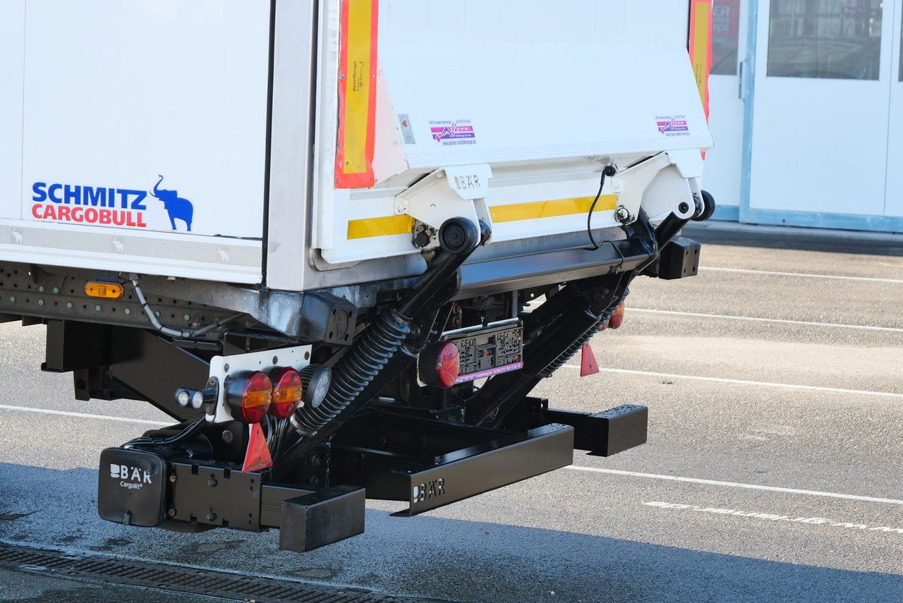 Затворена каросерия полуремарке Schmitz Cargobull SKO 18 /LBW BÄR 2500 kg / CARRIER 1550 / ROLLTOR: снимка 11 Затворена каросерия полуремарке Schmitz Cargobull SKO 18 /LBW BÄR 2500 kg / CARRIER 1550 / ROLLTOR: снимка 11
