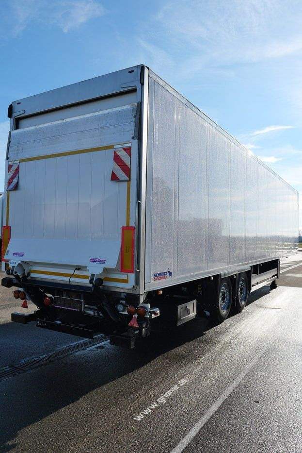 Затворена каросерия полуремарке Schmitz Cargobull SKO 18 /LBW BÄR 2500 kg / CARRIER 1550 / ROLLTOR: снимка 13 Затворена каросерия полуремарке Schmitz Cargobull SKO 18 /LBW BÄR 2500 kg / CARRIER 1550 / ROLLTOR: снимка 13