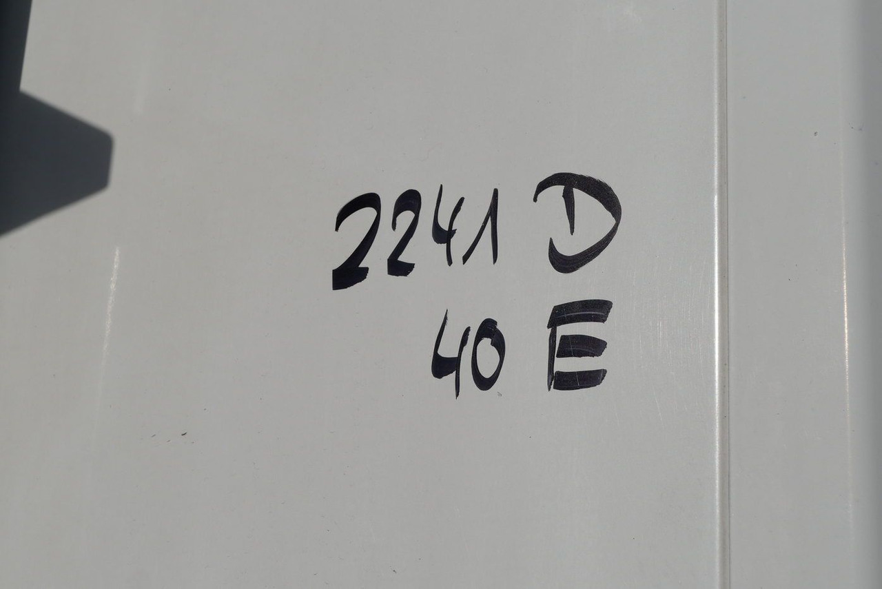 Затворена каросерия полуремарке Schmitz Cargobull SKO 18 /LBW BÄR 2500 kg / CARRIER 1550 / ROLLTOR: снимка 15 Затворена каросерия полуремарке Schmitz Cargobull SKO 18 /LBW BÄR 2500 kg / CARRIER 1550 / ROLLTOR: снимка 15