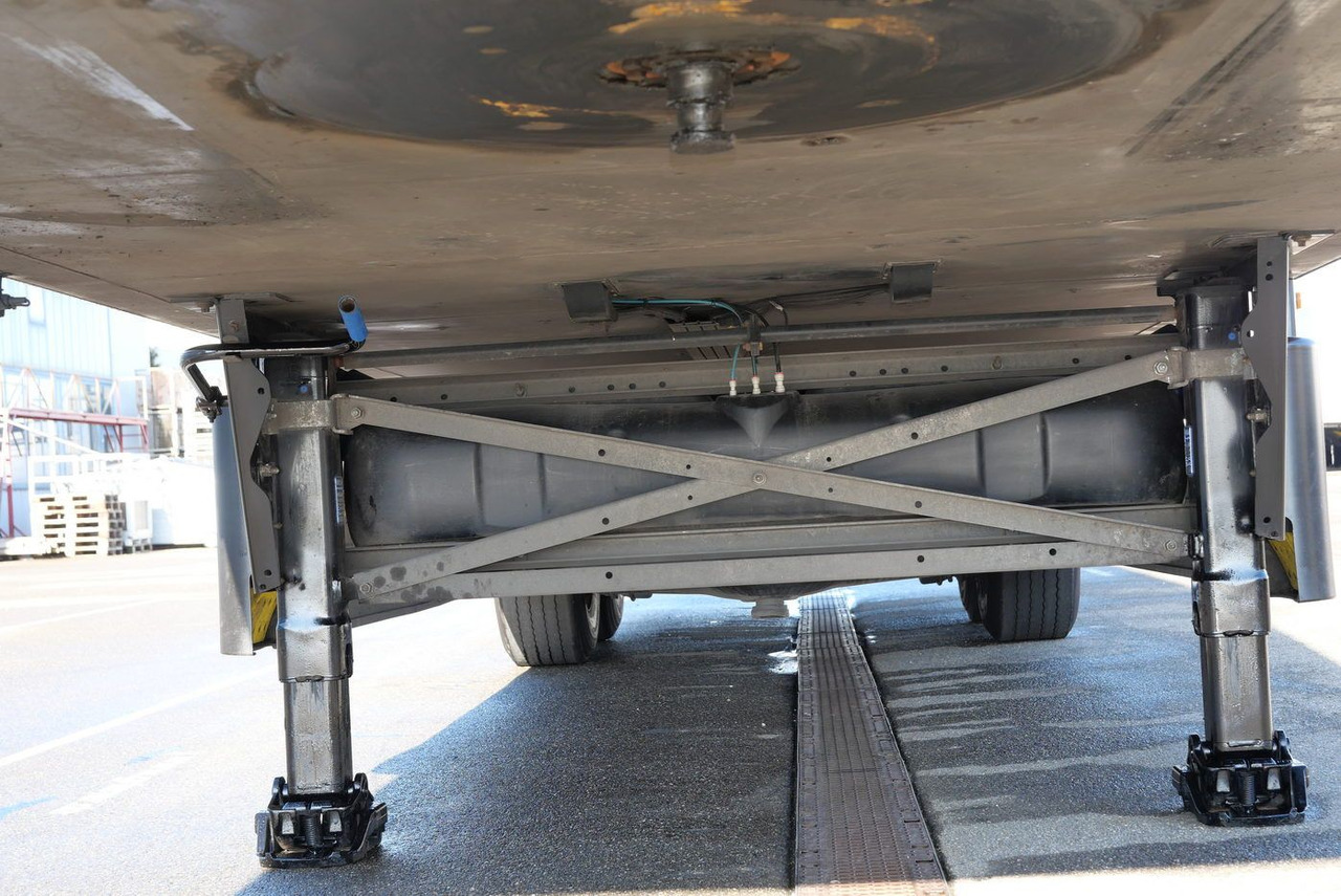 Затворена каросерия полуремарке Schmitz Cargobull SKO 18 /LBW BÄR 2500 kg / CARRIER 1550 / ROLLTOR: снимка 17 Затворена каросерия полуремарке Schmitz Cargobull SKO 18 /LBW BÄR 2500 kg / CARRIER 1550 / ROLLTOR: снимка 17