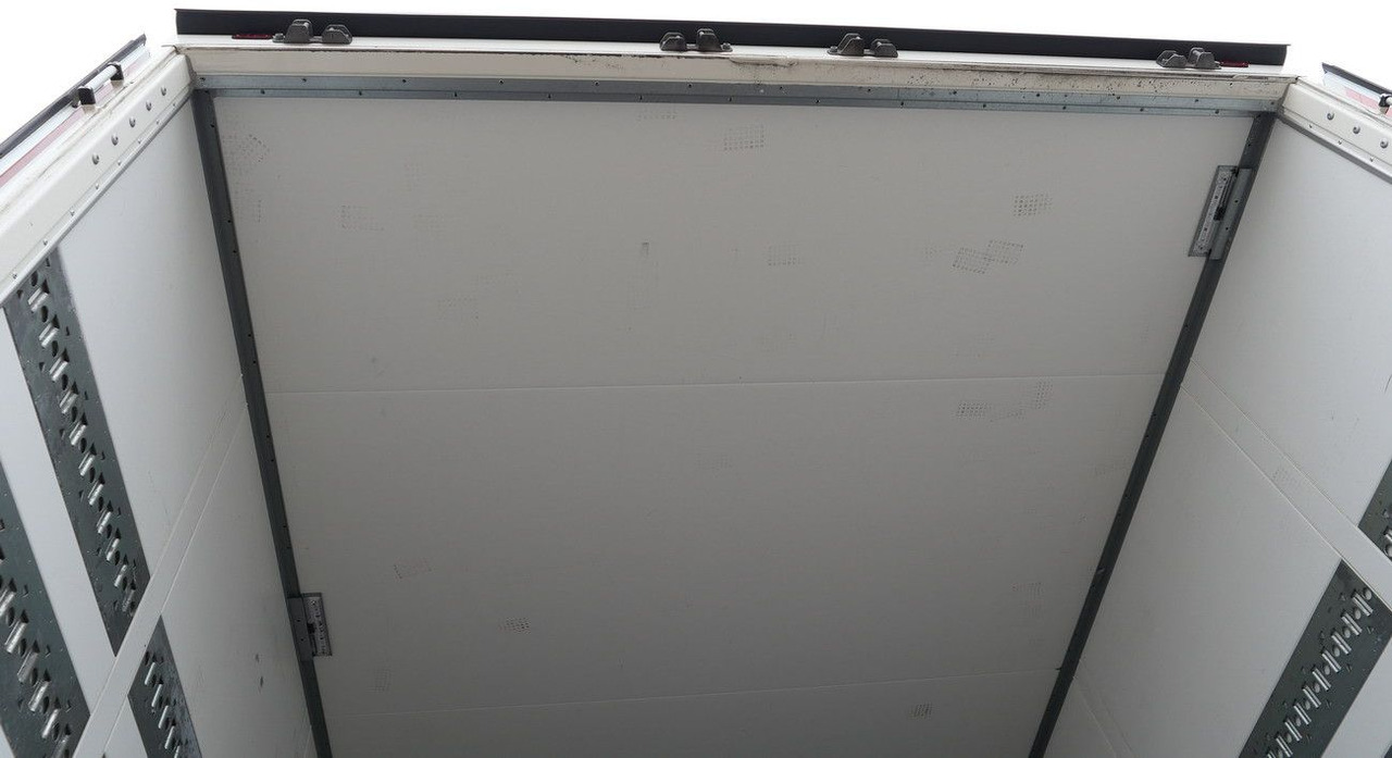 Затворена каросерия полуремарке Schmitz Cargobull SKO 24/3 x ZURRLEISTE / 2 x LIFTACHSE 90 tsd km: снимка 21