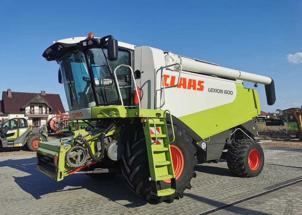 Claas Lexion 600 - Зърнокомбайн: снимка 1 Claas Lexion 600 - Зърнокомбайн: снимка 1