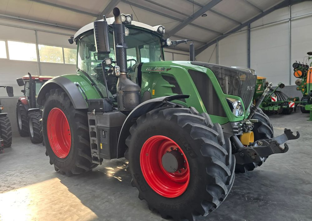 Fendt 828 S4 ProfiPlus - Трактор: снимка 2 Fendt 828 S4 ProfiPlus - Трактор: снимка 2