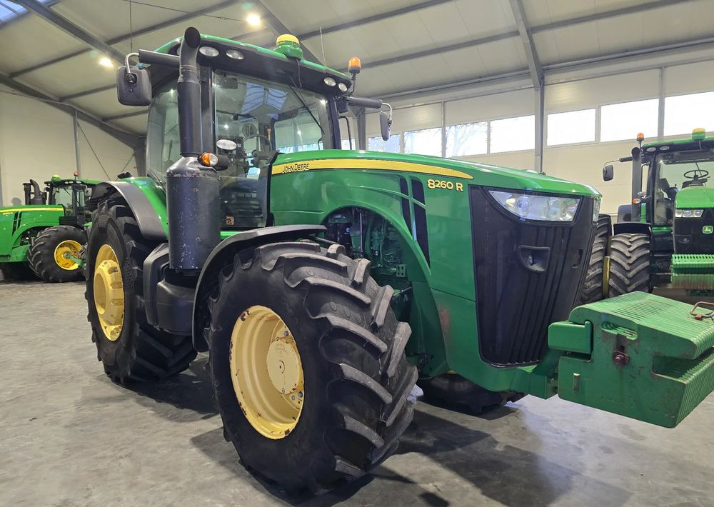John Deere 8260R - Трактор: снимка 2 John Deere 8260R - Трактор: снимка 2