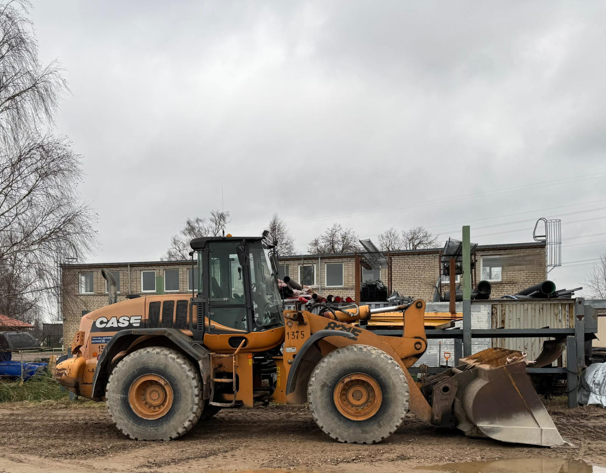 CASE 821E - Колесен товарач: снимка 2 CASE 821E - Колесен товарач: снимка 2