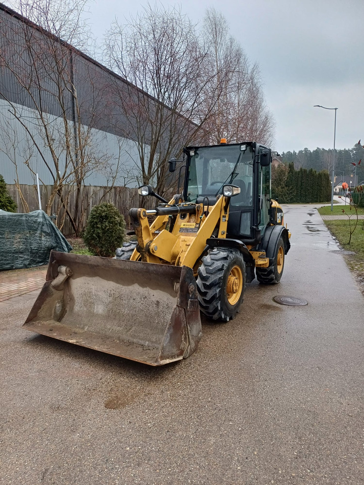 CATERPILLAR 906H - Багер-товарач: снимка 2 CATERPILLAR 906H - Багер-товарач: снимка 2