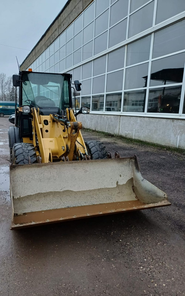 CATERPILLAR 906M - Багер-товарач: снимка 5 CATERPILLAR 906M - Багер-товарач: снимка 5