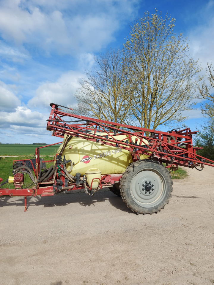 HARDI Ranger 2500 - Прикачна пръскачка: снимка 1 HARDI Ranger 2500 - Прикачна пръскачка: снимка 1