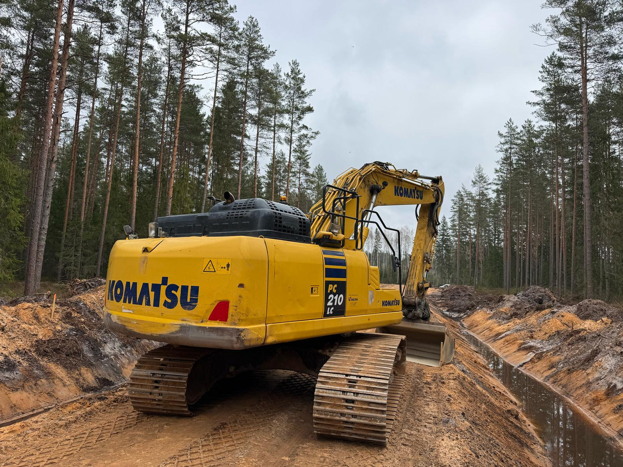 KOMATSU PC210LC-11 - Верижен багер: снимка 2 KOMATSU PC210LC-11 - Верижен багер: снимка 2